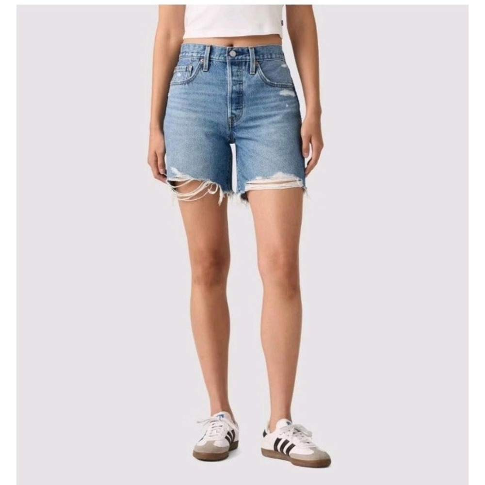 NWT Levi's 501 Women's Mid-Thigh Shorts - 32